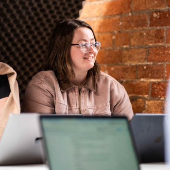 Ellie in the Fluid studio
